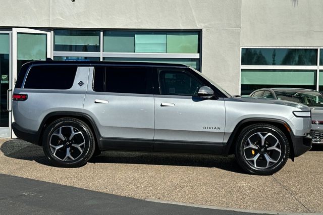 2023 Rivian R1S Adventure 2023 Rivian R1S Adventure