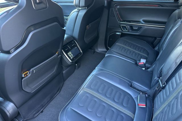 2023 Rivian R1S Adventure 2023 Rivian R1S Adventure