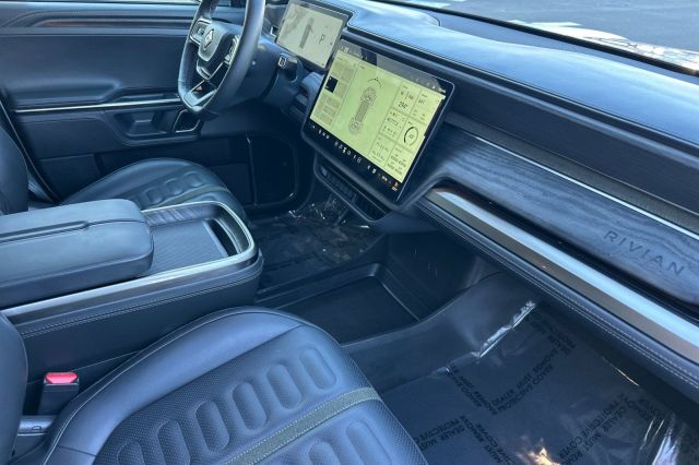 2023 Rivian R1S Adventure 2023 Rivian R1S Adventure