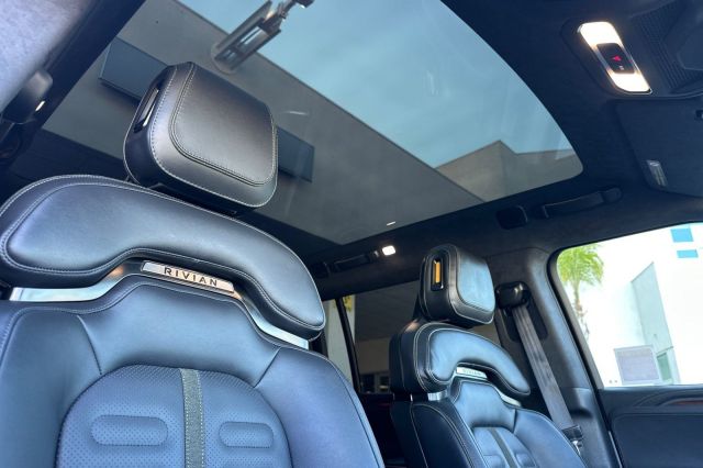 2023 Rivian R1S Adventure 2023 Rivian R1S Adventure