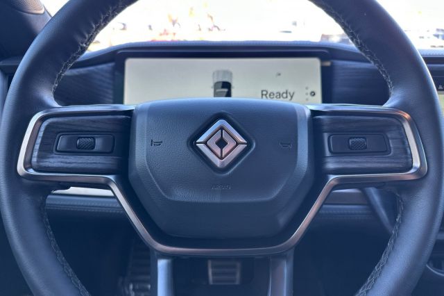 2023 Rivian R1S Adventure 2023 Rivian R1S Adventure