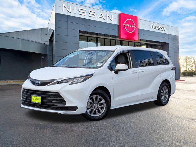 2023 Toyota Sienna LE 2023 Toyota Sienna LE