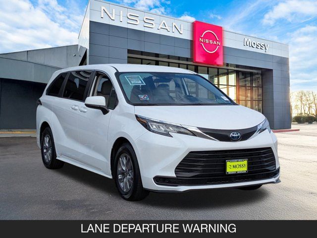 2023 Toyota Sienna LE 2023 Toyota Sienna LE