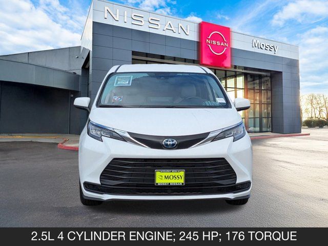 2023 Toyota Sienna LE 2023 Toyota Sienna LE