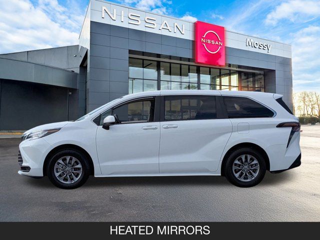 2023 Toyota Sienna LE 2023 Toyota Sienna LE