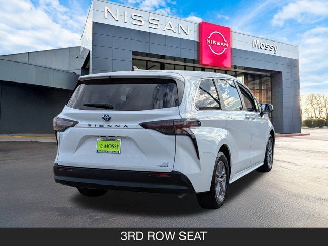 2023 Toyota Sienna LE 2023 Toyota Sienna LE