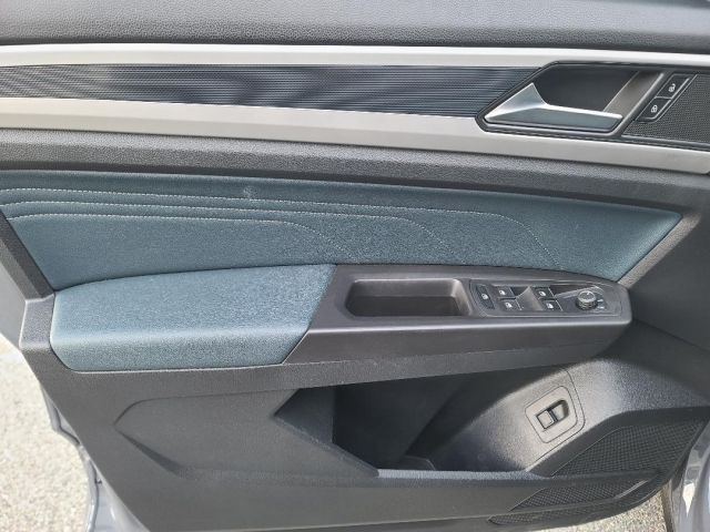 2023 Volkswagen Atlas Cross Sport 2.0T SEL R-Line Black 4MOTION 2023 Volkswagen Atlas Cross Sport 2.0T SEL R-Line Black 4MOTION