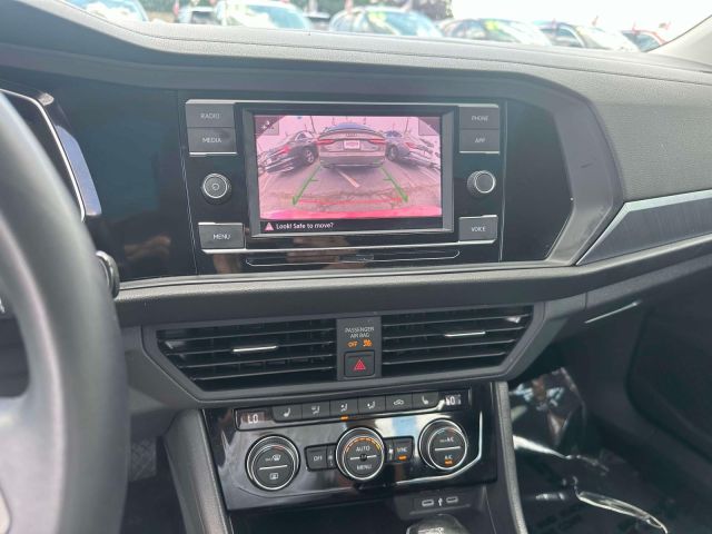 2023 Volkswagen Jetta SE Auto