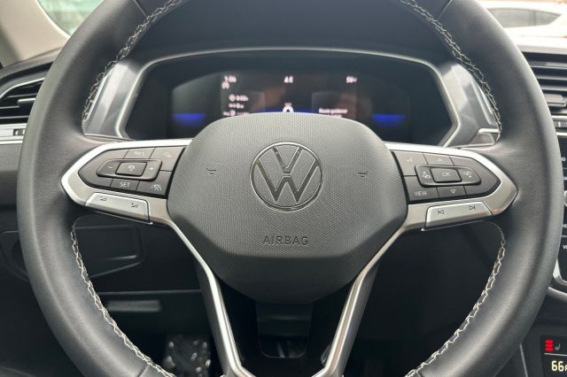 2023 Volkswagen Tiguan 2.0T SE 2023 Volkswagen Tiguan 2.0T SE