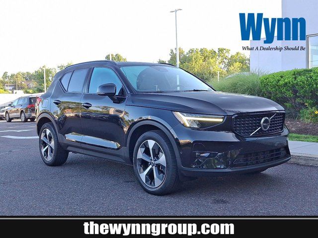 2023 Volvo XC40 Plus Dark Theme