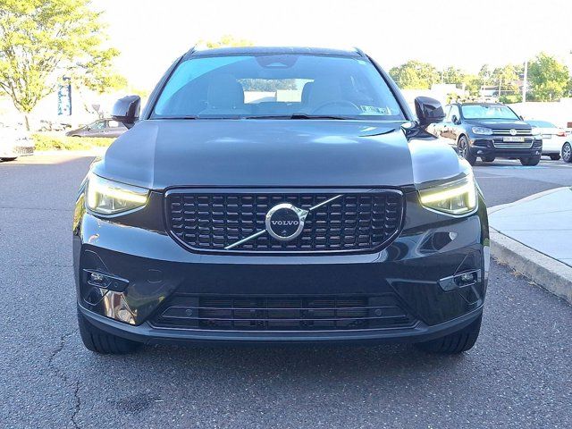2023 Volvo XC40 Plus Dark Theme
