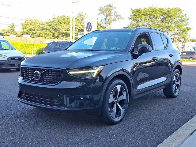2023 Volvo XC40 Plus Dark Theme
