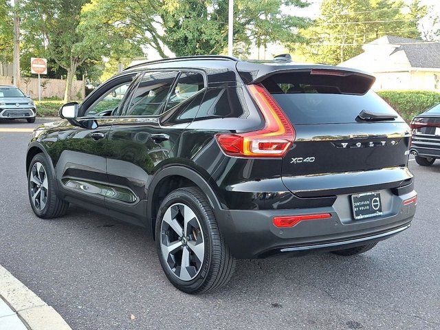 2023 Volvo XC40 Plus Dark Theme