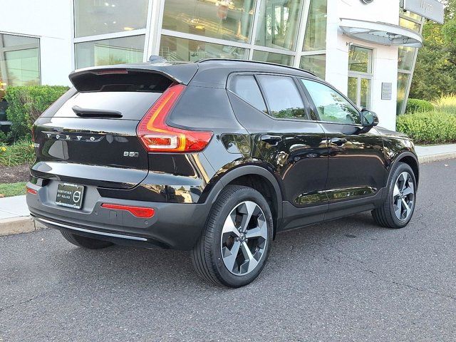 2023 Volvo XC40 Plus Dark Theme