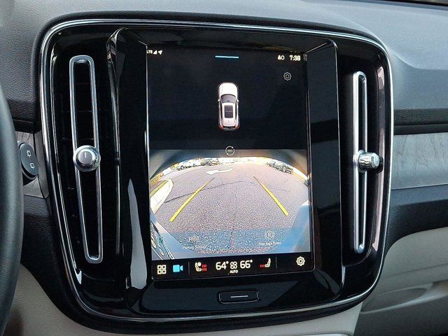 2023 Volvo XC40 Plus Dark Theme