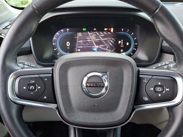 2023 Volvo XC40 Plus Dark Theme