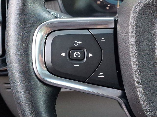 2023 Volvo XC40 Plus Dark Theme