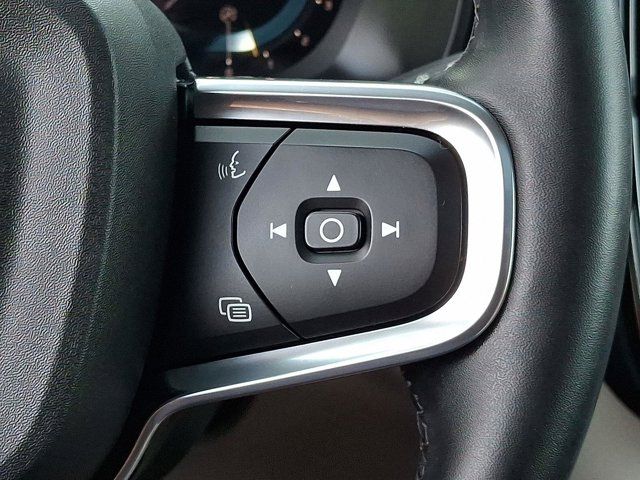 2023 Volvo XC40 Plus Dark Theme