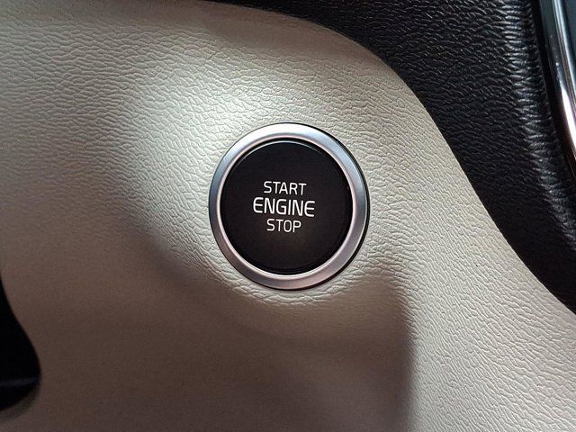 2023 Volvo XC40 Plus Dark Theme