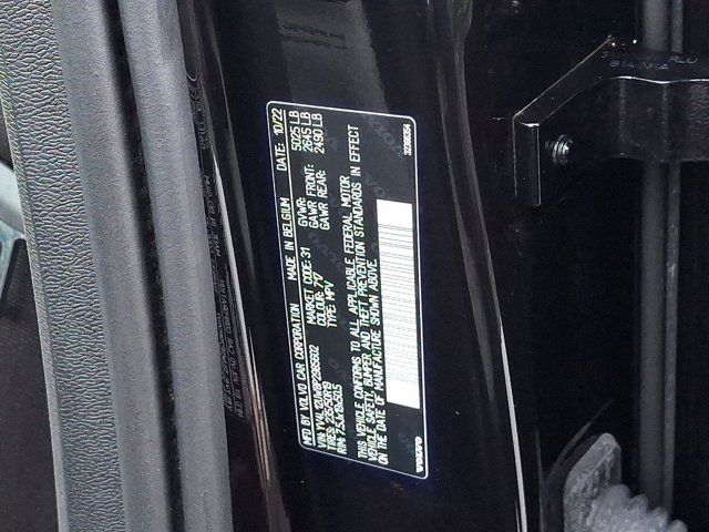 2023 Volvo XC40 Plus Dark Theme