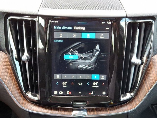 2023 Volvo XC60 Plus Bright Theme