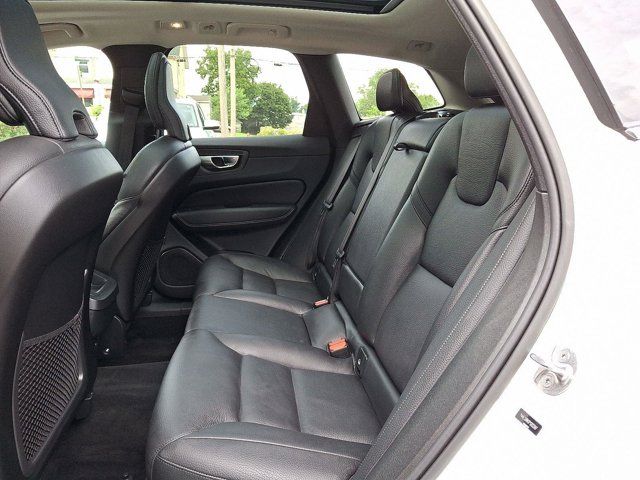 2023 Volvo XC60 Plus Bright Theme