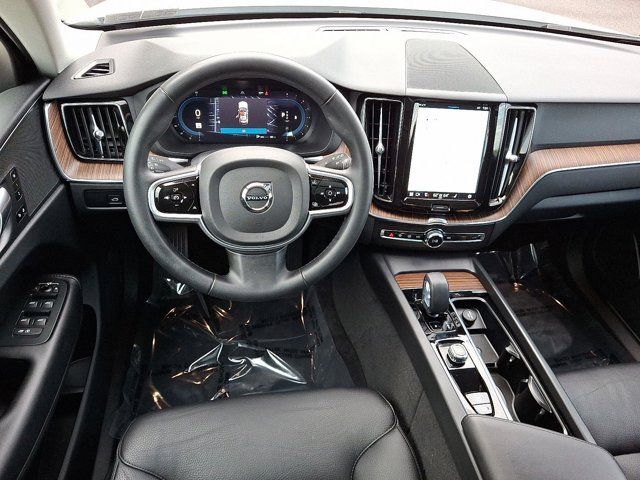 2023 Volvo XC60 Plus Bright Theme