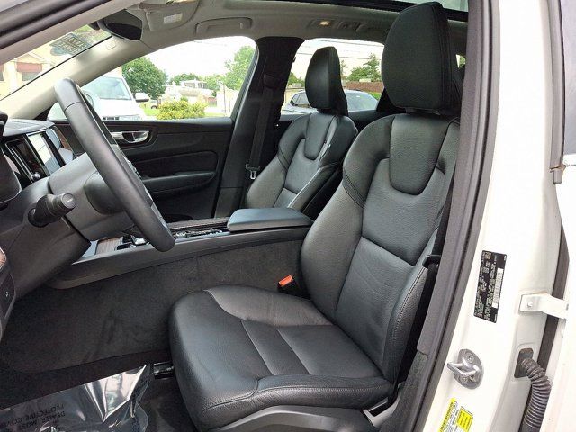 2023 Volvo XC60 Plus Bright Theme