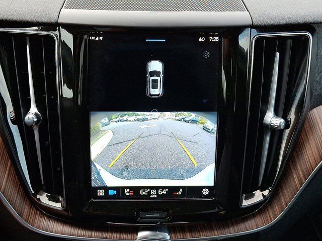 2023 Volvo XC60 Plus Bright Theme