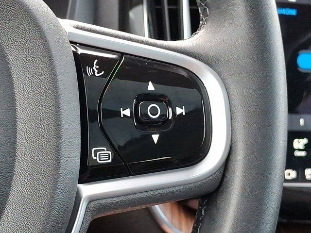 2023 Volvo XC60 Plus Bright Theme