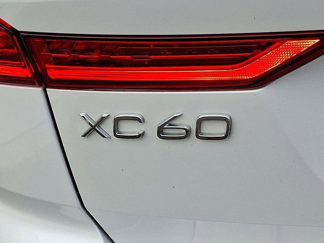 2023 Volvo XC60 Plus Bright Theme