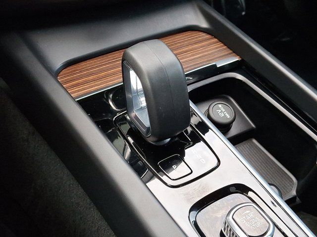 2023 Volvo XC60 Plus Bright Theme