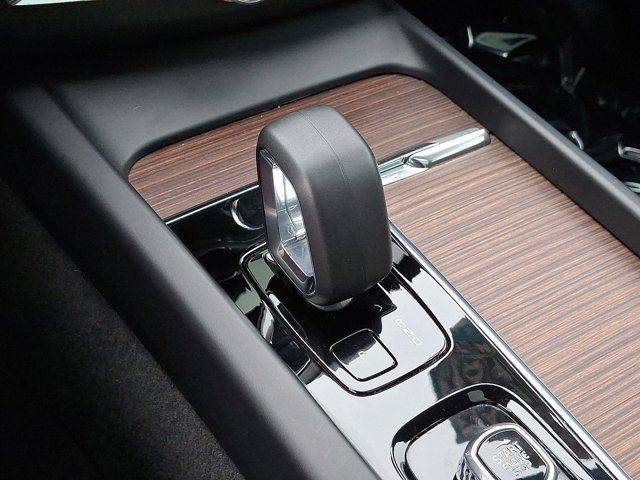 2023 Volvo XC60 Plus Bright Theme