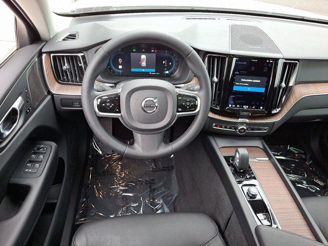 2023 Volvo XC60 Plus Bright Theme