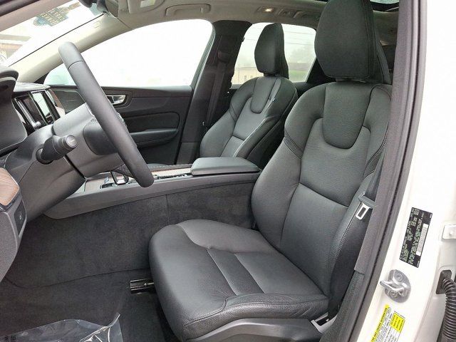 2023 Volvo XC60 Plus Bright Theme
