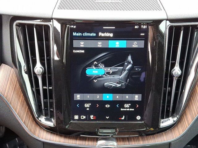 2023 Volvo XC60 Plus Bright Theme