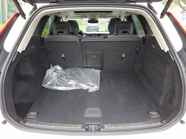 2023 Volvo XC60 Plus Bright Theme