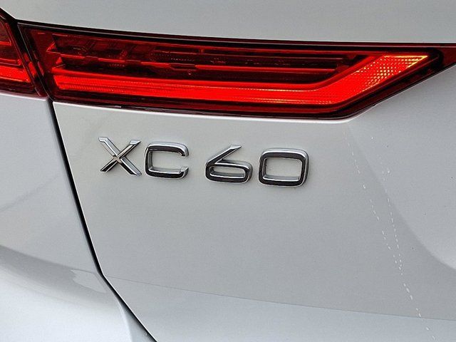 2023 Volvo XC60 Plus Bright Theme