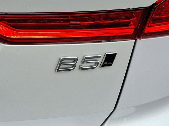2023 Volvo XC60 Plus Bright Theme