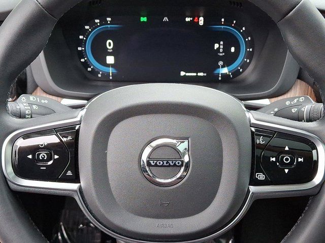 2023 Volvo XC60 Plus Bright Theme