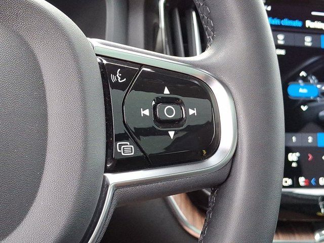 2023 Volvo XC60 Plus Bright Theme