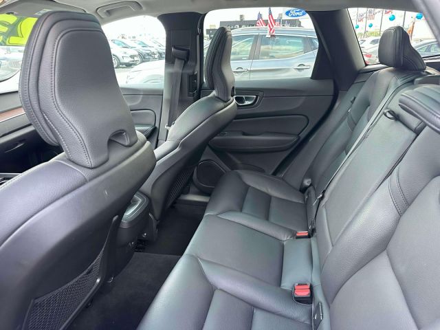 2023 Volvo XC60 B5 AWD Plus Bright Theme