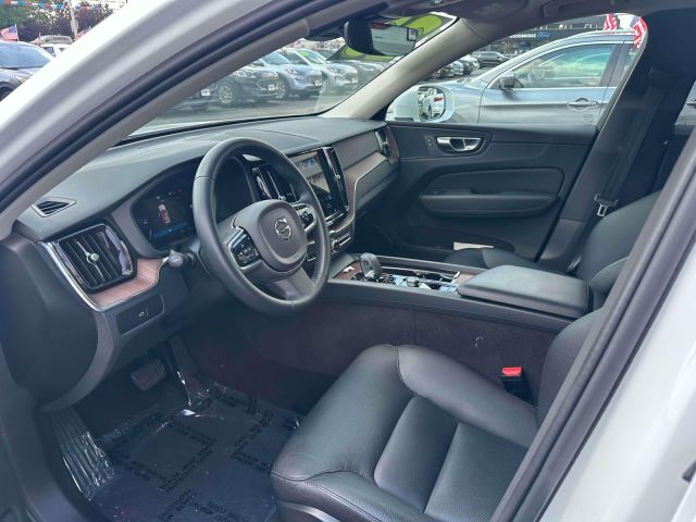 2023 Volvo XC60 B5 AWD Plus Bright Theme