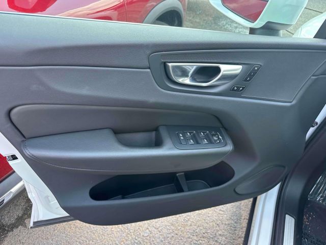 2023 Volvo XC60 B5 AWD Plus Bright Theme