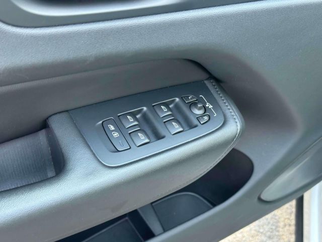 2023 Volvo XC60 B5 AWD Plus Bright Theme