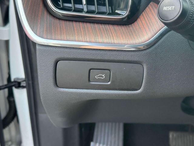 2023 Volvo XC60 B5 AWD Plus Bright Theme