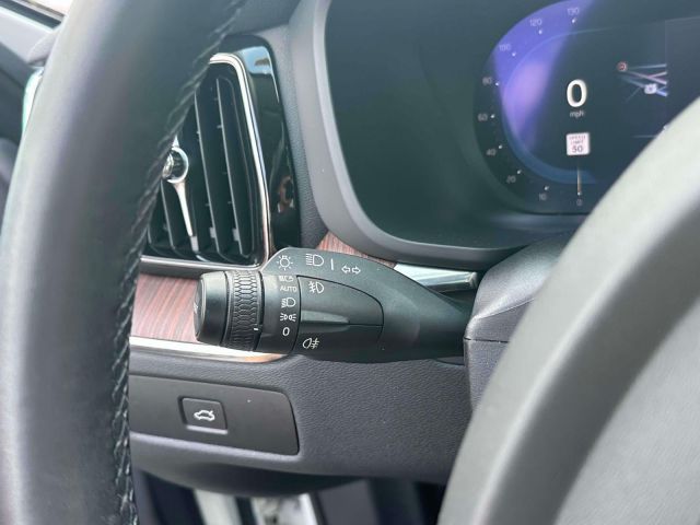 2023 Volvo XC60 B5 AWD Plus Bright Theme