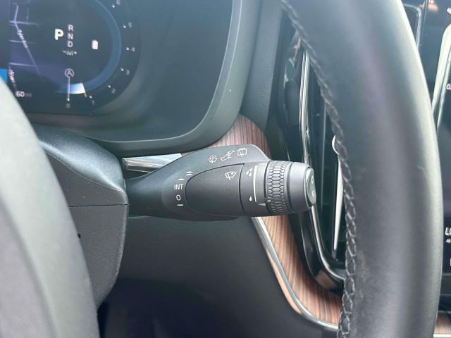 2023 Volvo XC60 B5 AWD Plus Bright Theme