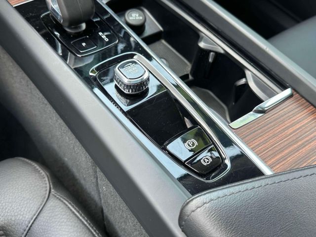 2023 Volvo XC60 B5 AWD Plus Bright Theme