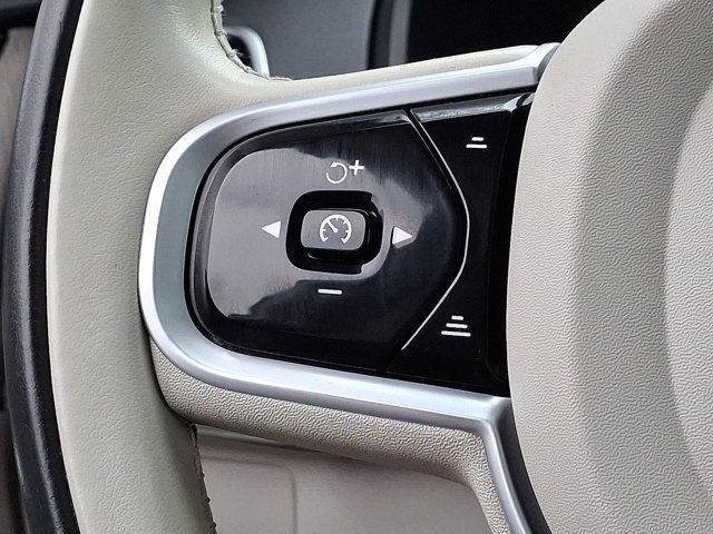 2023 Volvo XC90 Plus